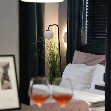 Urban Stay Tirana Deluxe Esterno foto