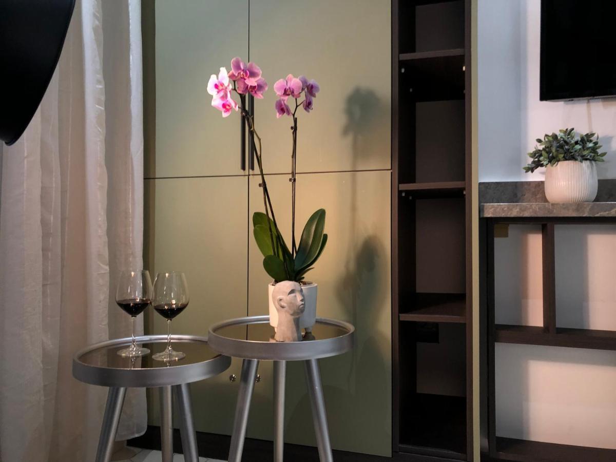 Urban Stay Tirana Deluxe Esterno foto