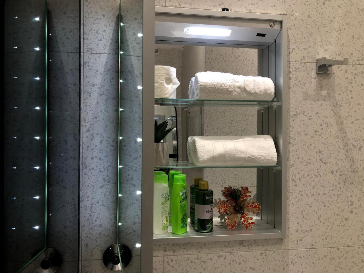 Urban Stay Tirana Deluxe Esterno foto