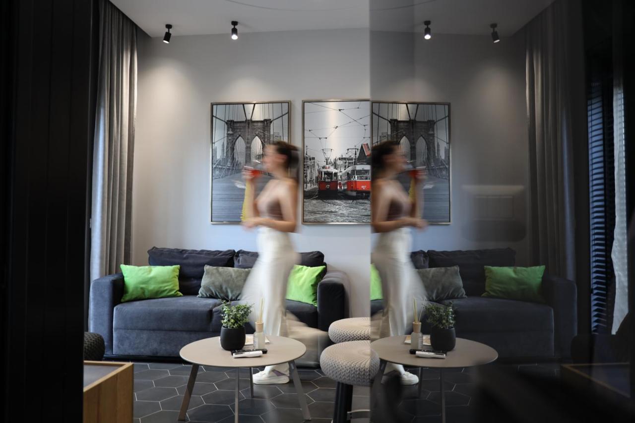 Urban Stay Tirana Deluxe Esterno foto