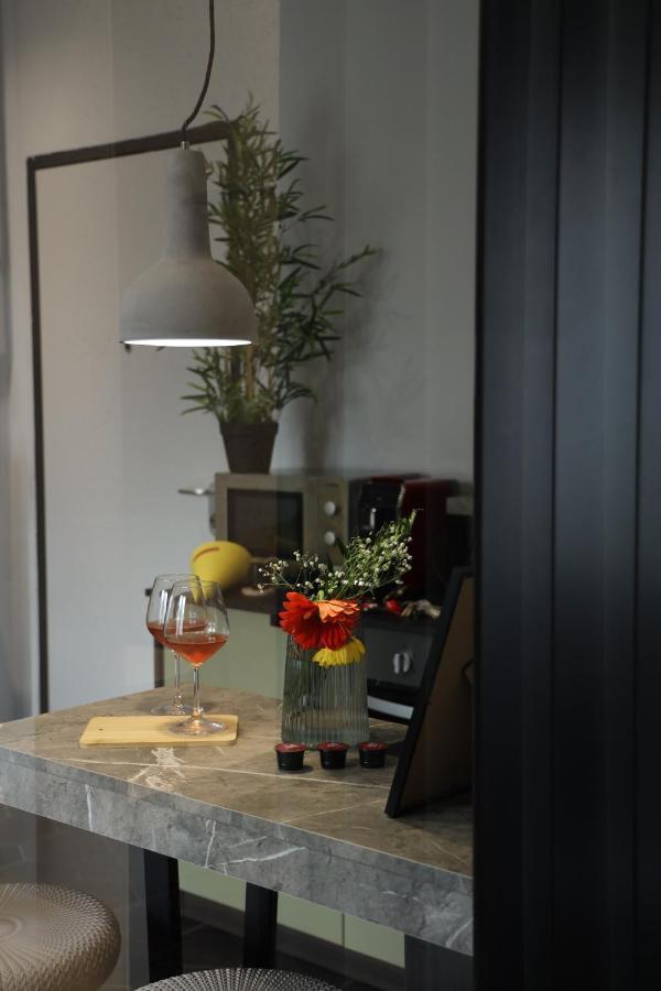 Urban Stay Tirana Deluxe Esterno foto