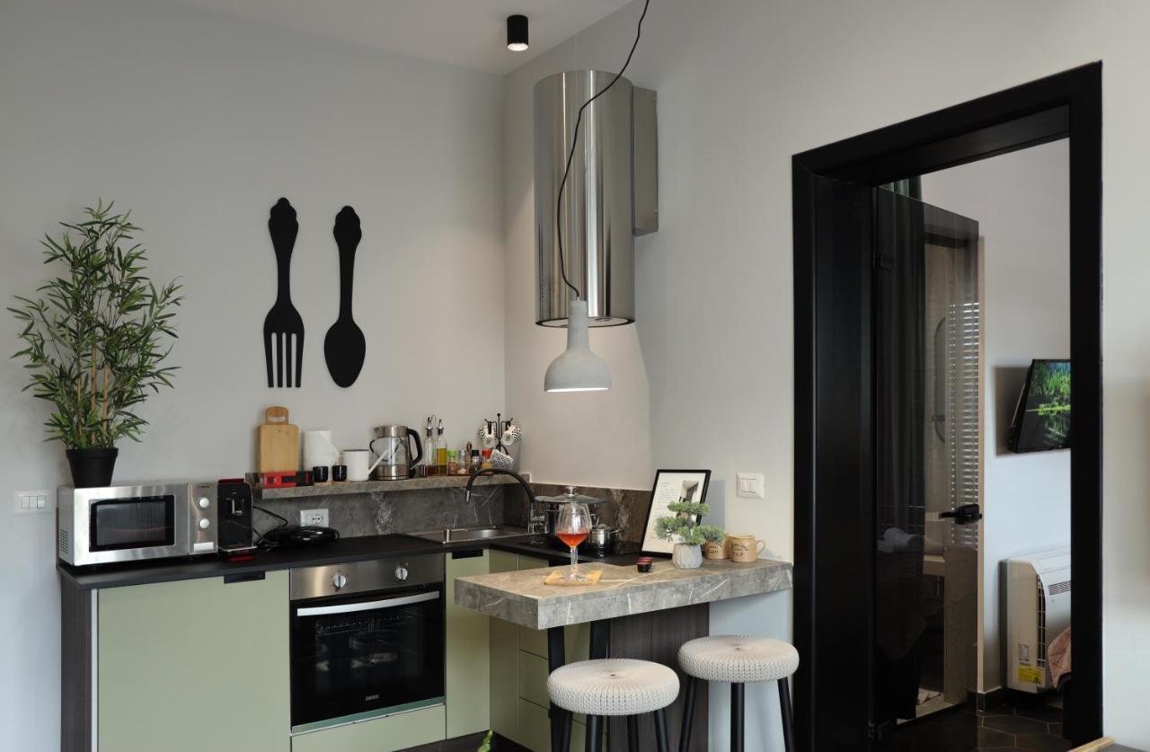 Urban Stay Tirana Deluxe Esterno foto