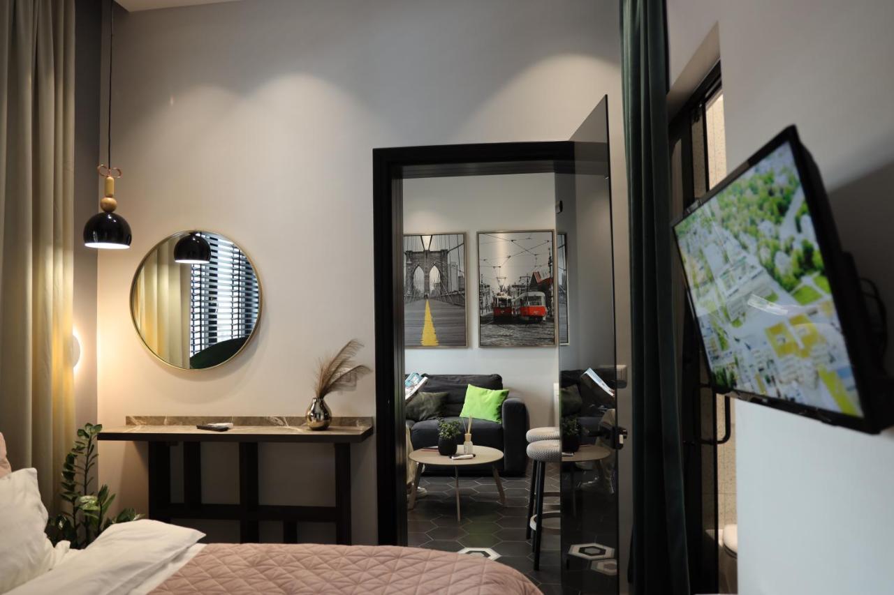 Urban Stay Tirana Deluxe Esterno foto