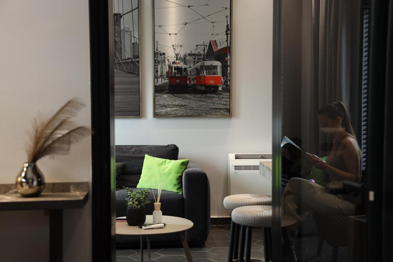 Urban Stay Tirana Deluxe Esterno foto
